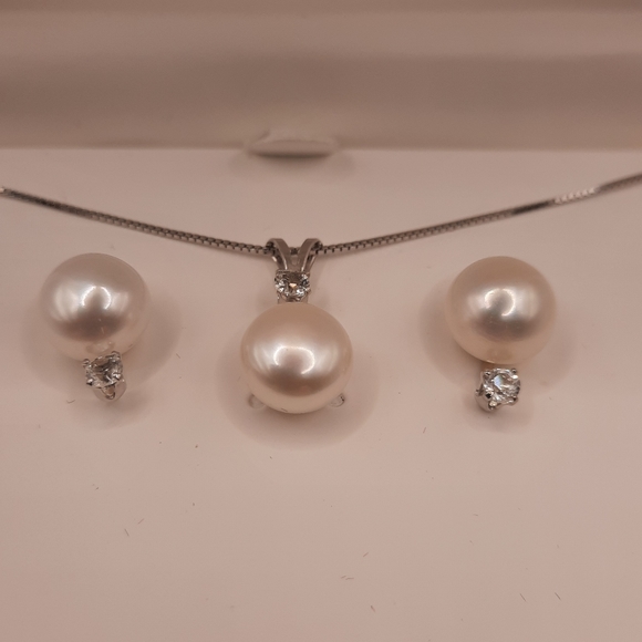 NWT Macys Pearl Necklace Set - Picture 4 of 6
